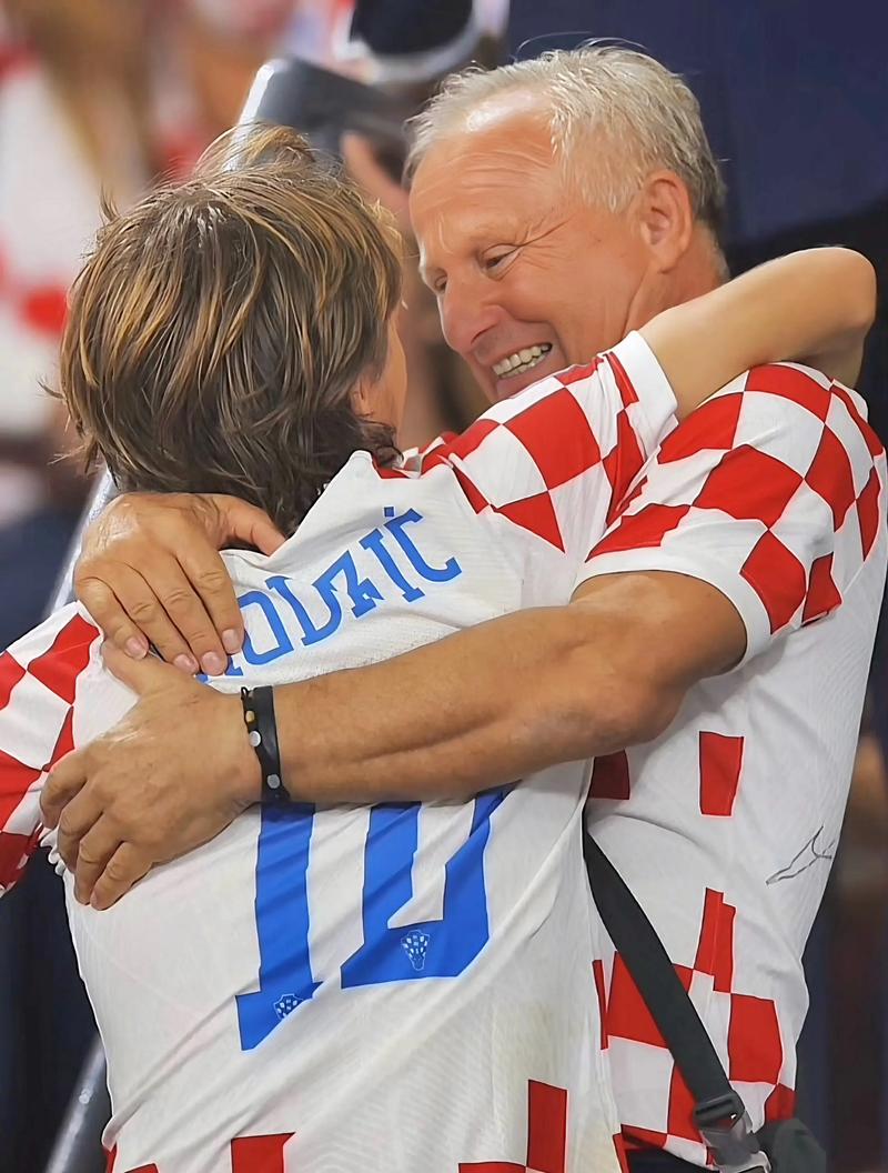 弗拉霍维奇晒龙珠悟空恢复照：手术很顺利，感谢大家