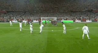 波媒：莱万与巴萨均未确定是否续约，将等到明年再做决定