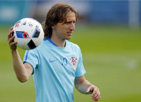 万隆主帅：周末联赛的胜利激励了我们，现在全队士气大振